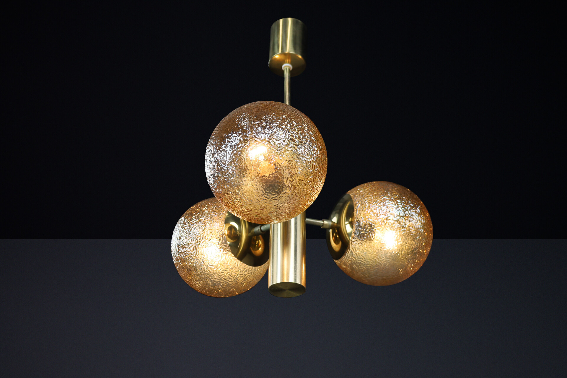 Mid century modern Patinated Brass Sputnik Chandelier with 3 Gold-Colored Globes, Germany 1960s Mid-20th century