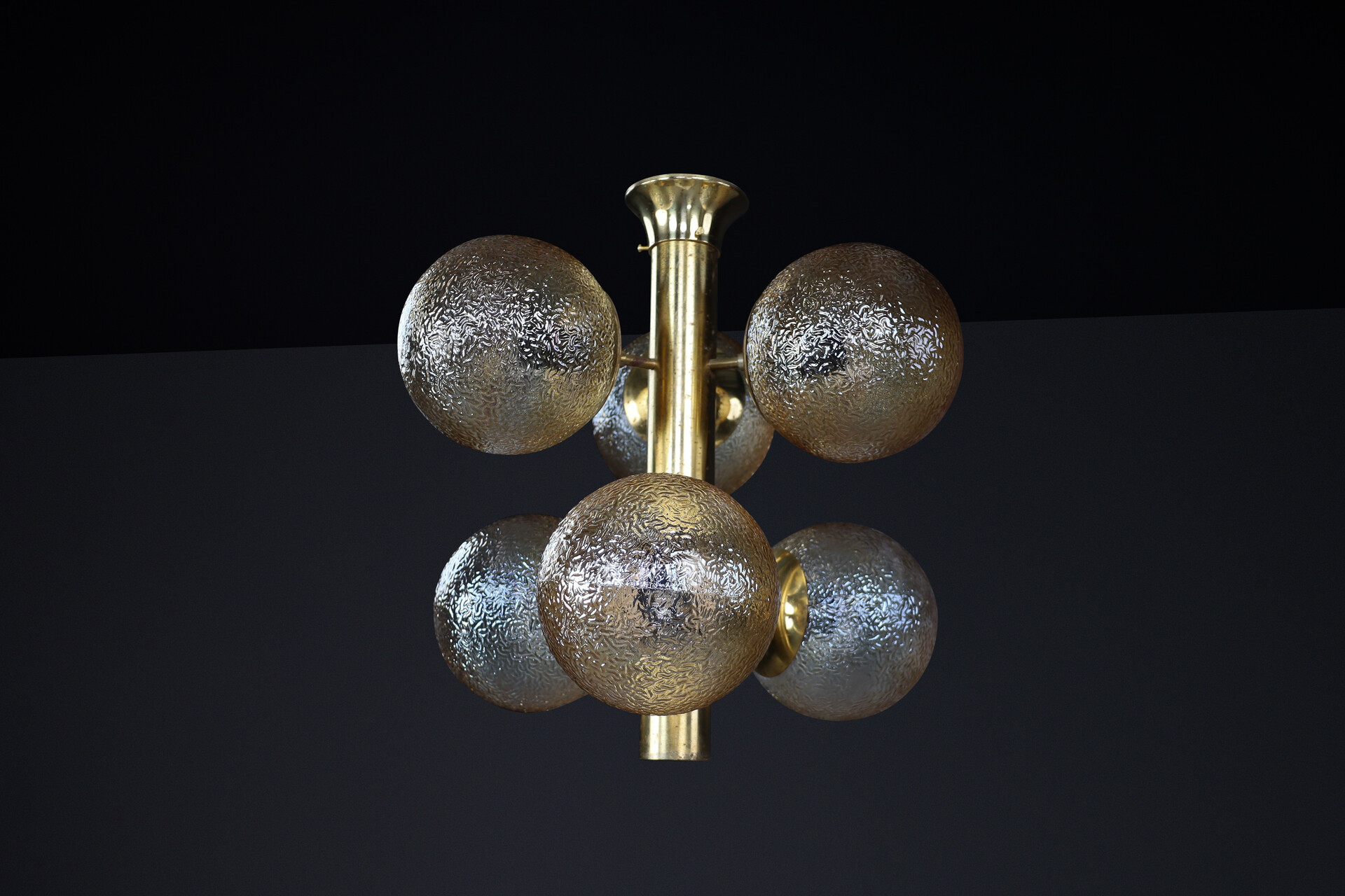 Mid century modern Patinated Brass Sputnik Chandelier with Six Gold-Colored Globes, Germany 1960s Mid-20th century