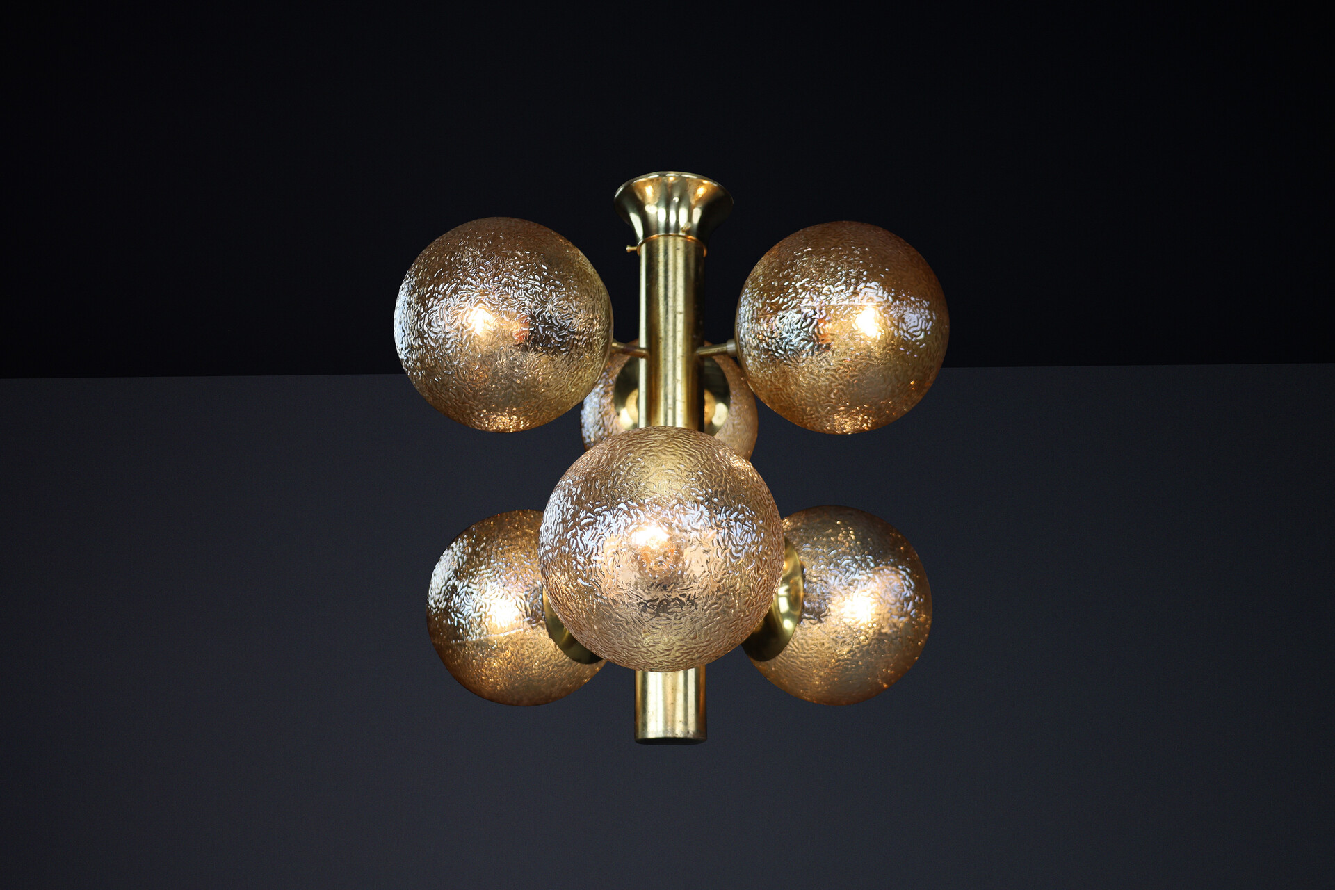 Mid century modern Patinated Brass Sputnik Chandelier with Six Gold-Colored Globes, Germany 1960s Mid-20th century