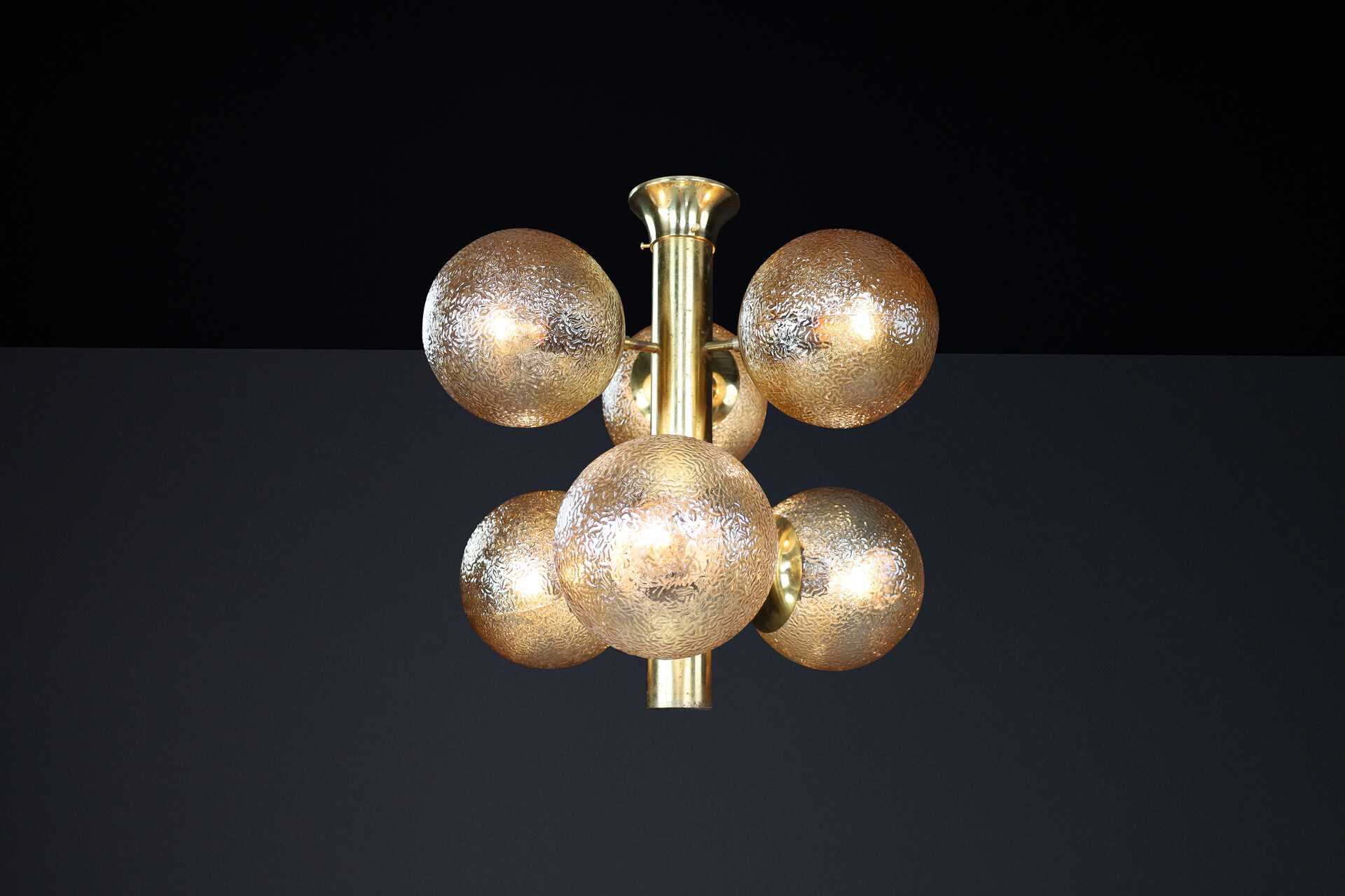 Mid century modern Patinated Brass Sputnik Chandelier with Six Gold-Colored Globes, Germany 1960s Mid-20th century