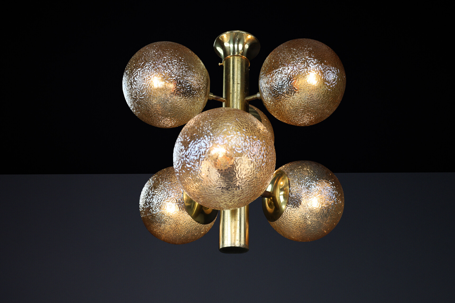 Mid century modern Patinated Brass Sputnik Chandelier with Six Gold-Colored Globes, Germany 1960s Mid-20th century