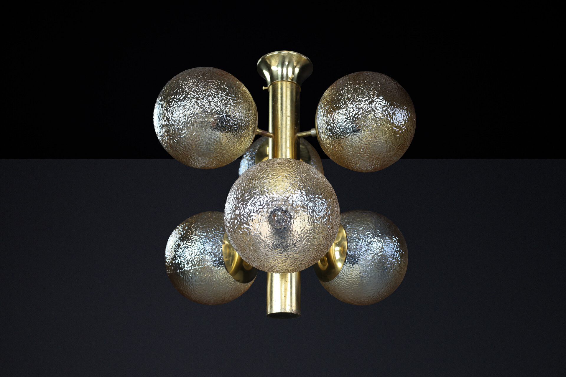 Mid century modern Patinated Brass Sputnik Chandelier with Six Gold-Colored Globes, Germany 1960s Mid-20th century