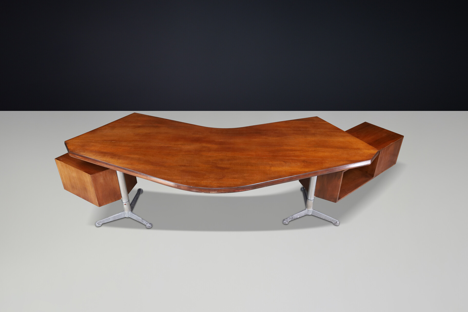 Mid century modern Patinated large boomerang desk by Osvaldo Borsani for Tecno Milano, Italy 1950 Mid-20th century