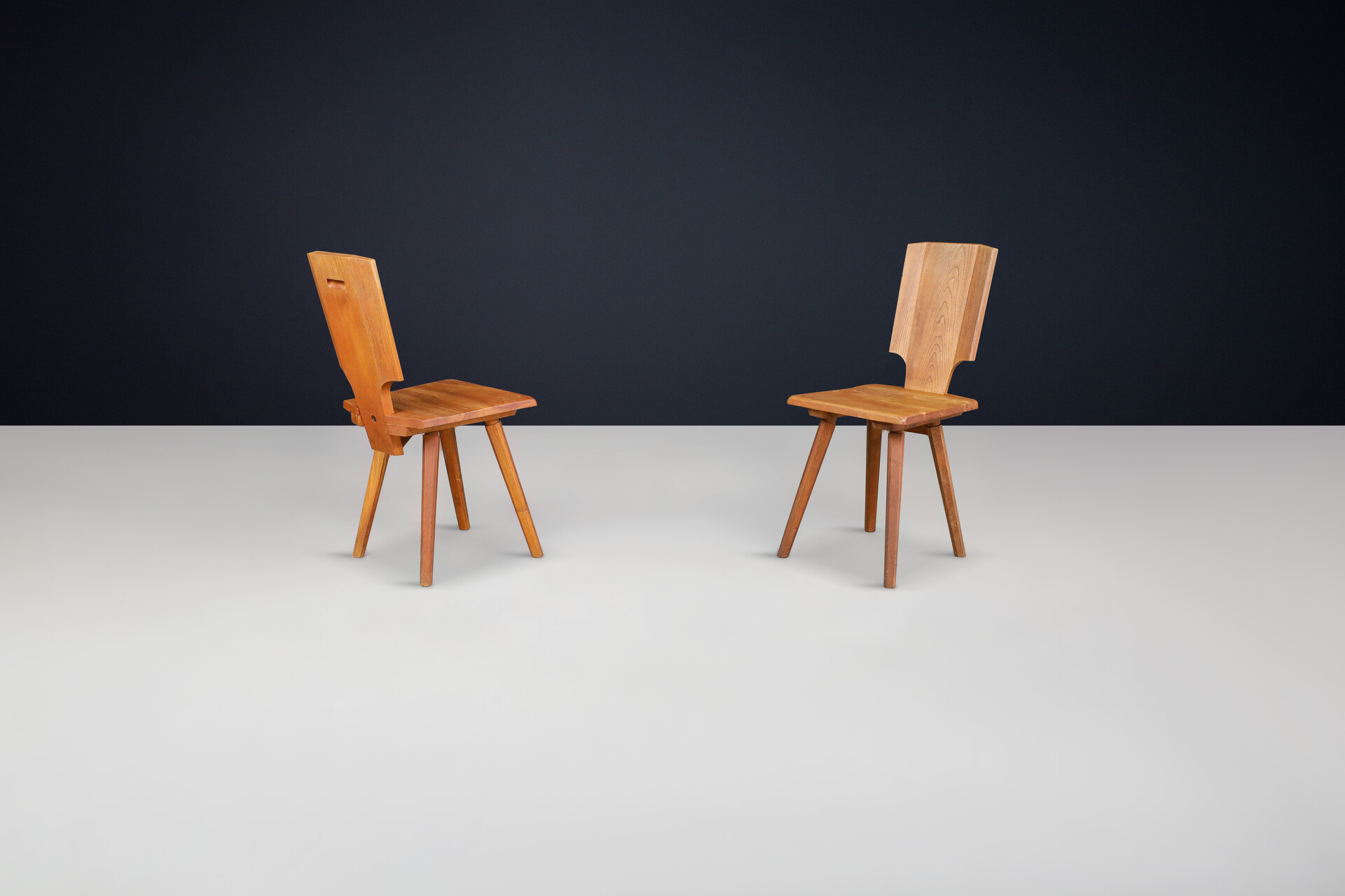 Mid century modern Pierre Chapo Pair of 'S28' Dining Chairs in Solid Elm, France 1970s Mid-20th century