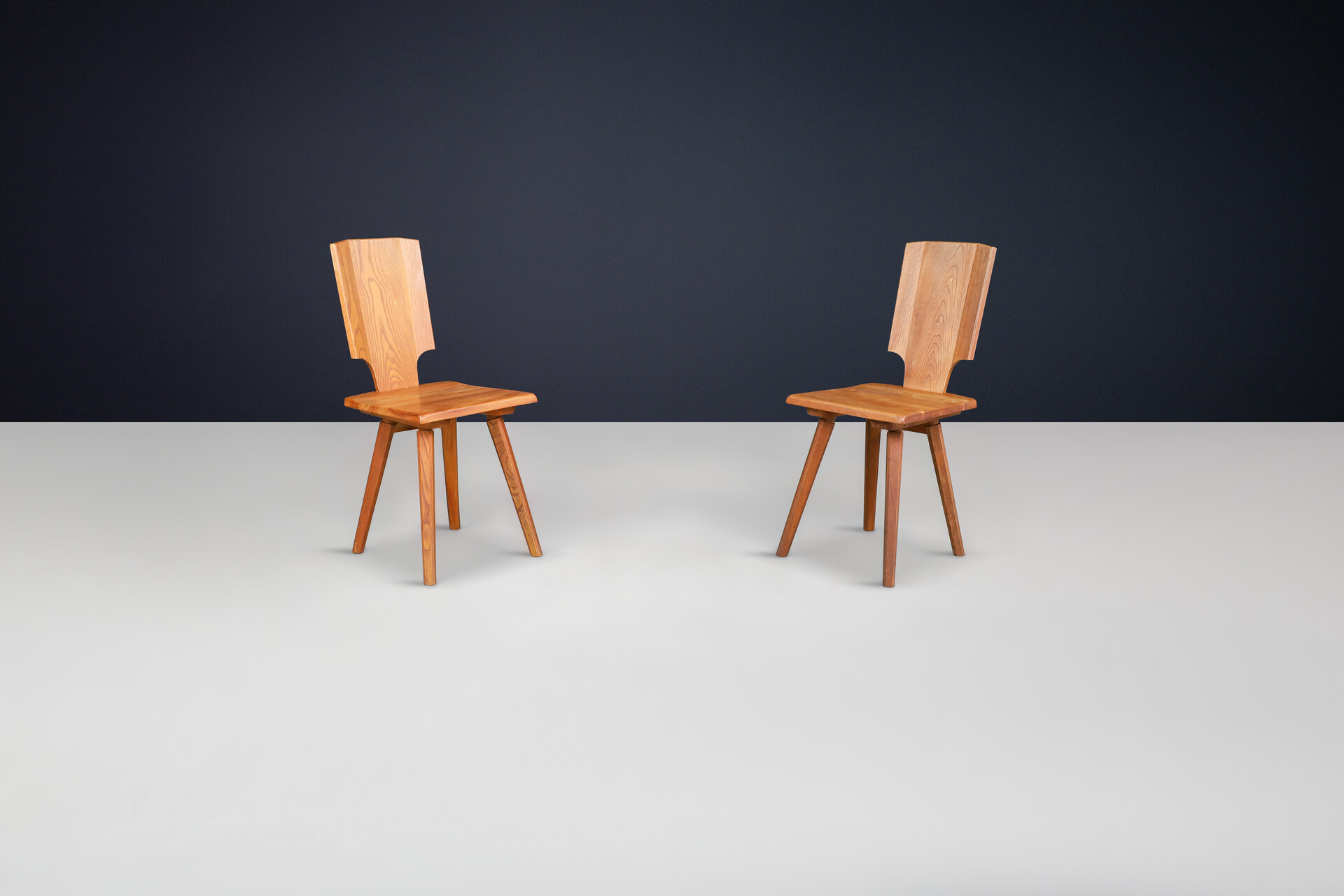 Mid century modern Pierre Chapo Pair of 'S28' Dining Chairs in Solid Elm, France 1970s Mid-20th century