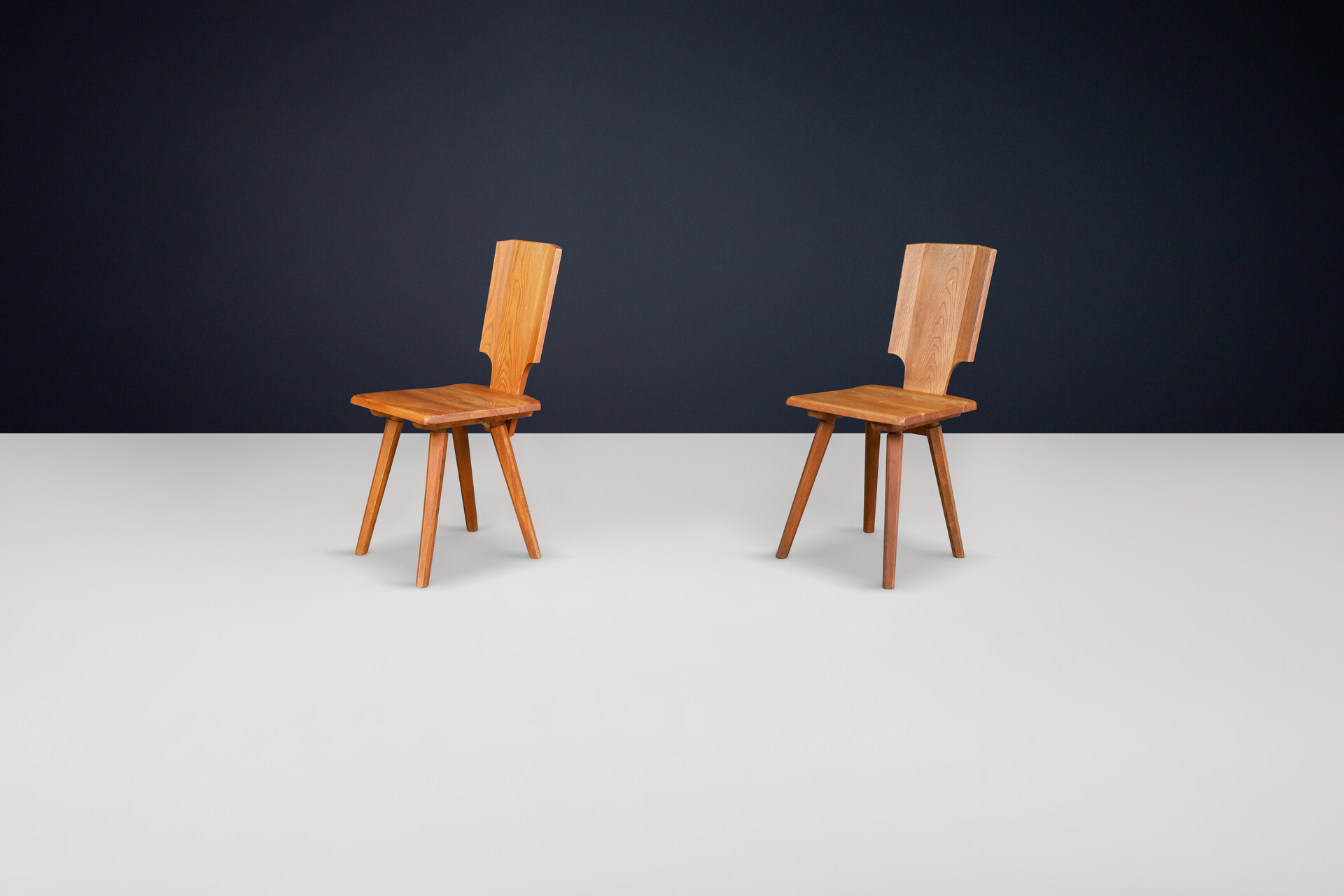 Mid century modern Pierre Chapo Pair of 'S28' Dining Chairs in Solid Elm, France 1970s Mid-20th century