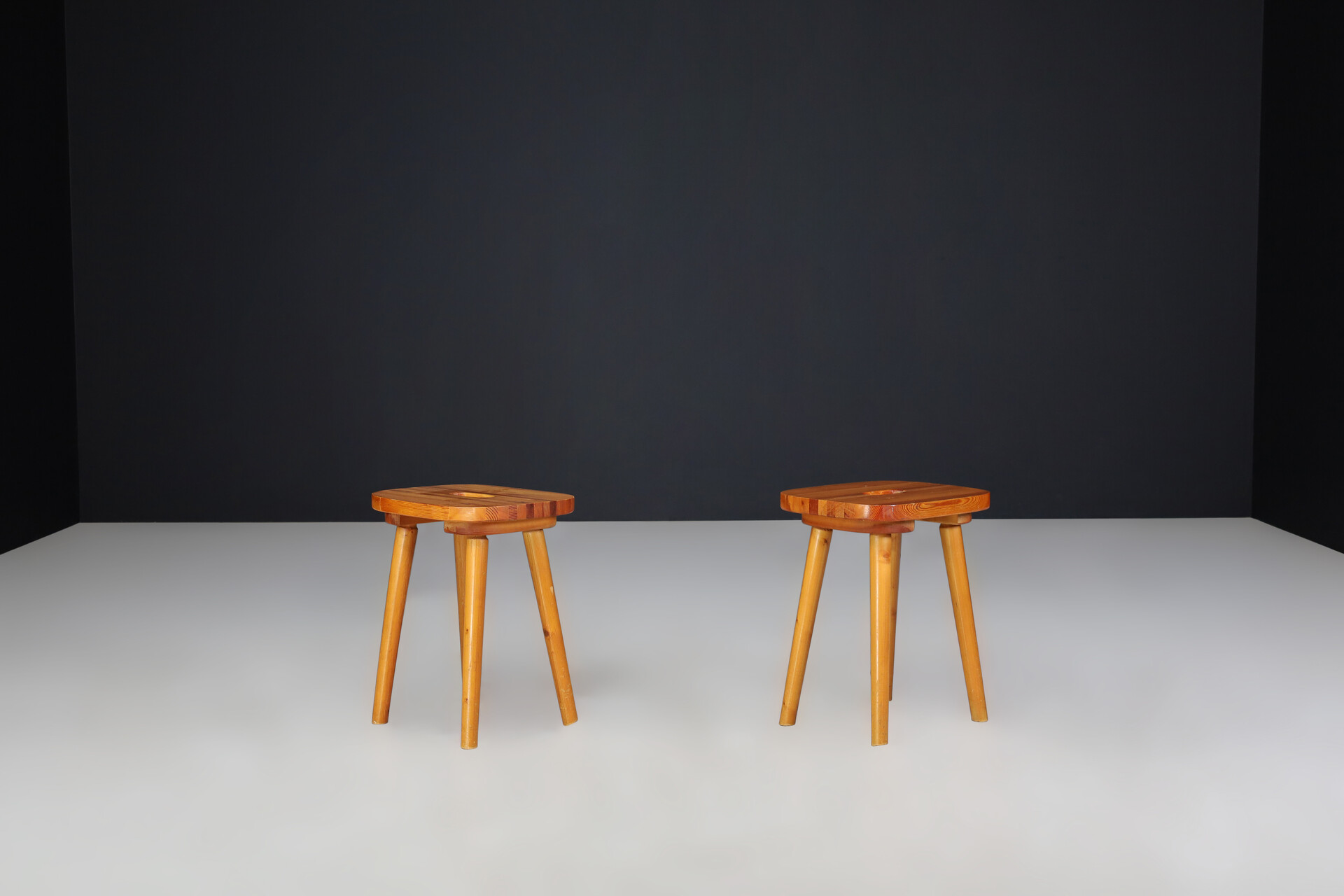 Mid century modern Pine stools, France 1960s Mid-20th century