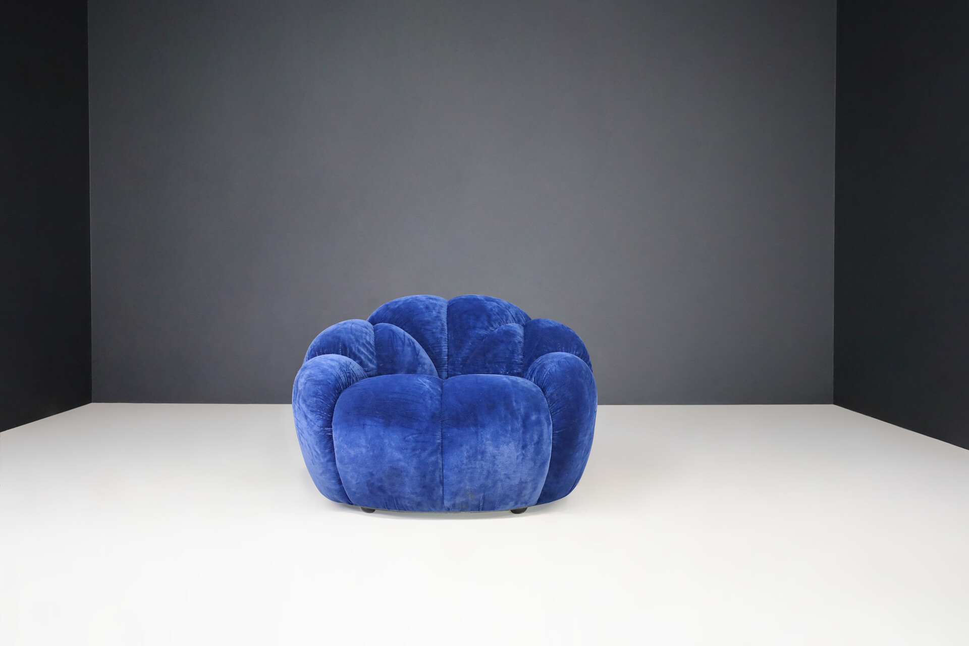 Mid century modern Pumpkin Lounge chair in original Blue Velvet upholstery by CIVEUS, Italy 1970s Late-20th century