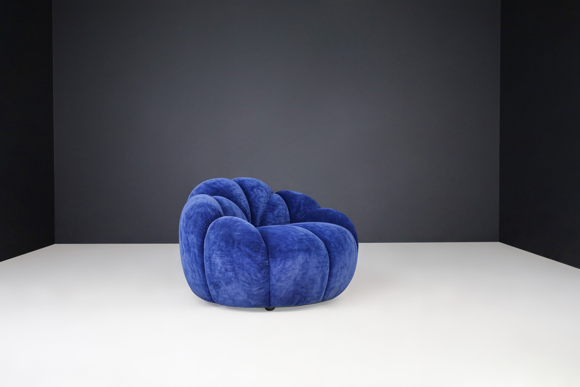 Mid century modern Pumpkin Lounge chair in original Blue Velvet upholstery by CIVEUS, Italy 1970s Late-20th century