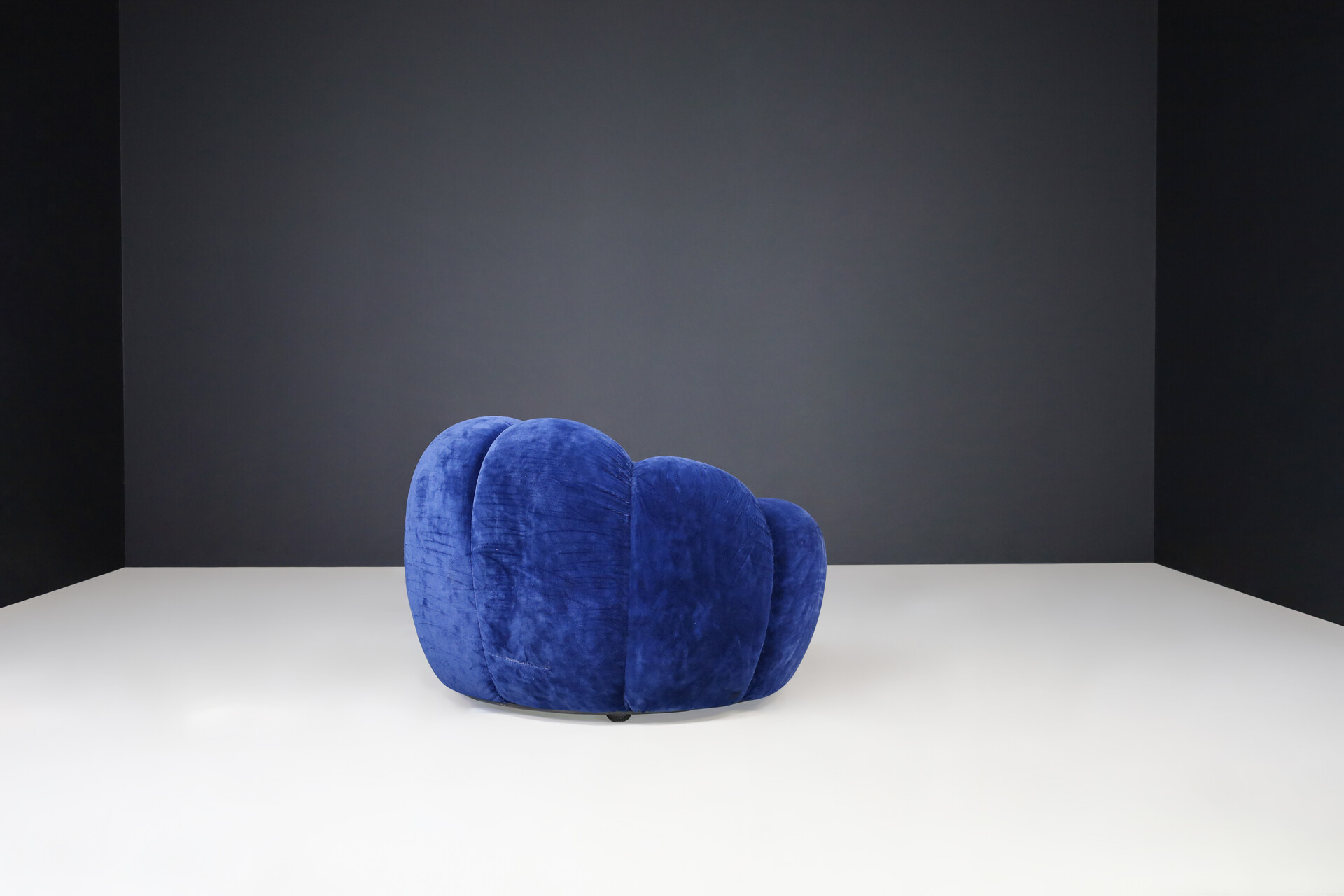 Mid century modern Pumpkin Lounge chair in original Blue Velvet upholstery by CIVEUS, Italy 1970s Late-20th century