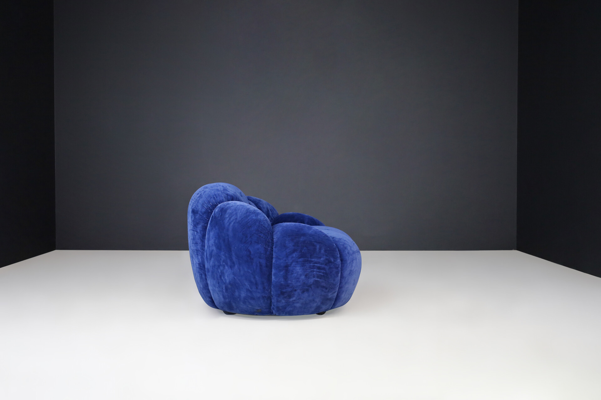 Mid century modern Pumpkin Lounge chair in original Blue Velvet upholstery by CIVEUS, Italy 1970s Late-20th century