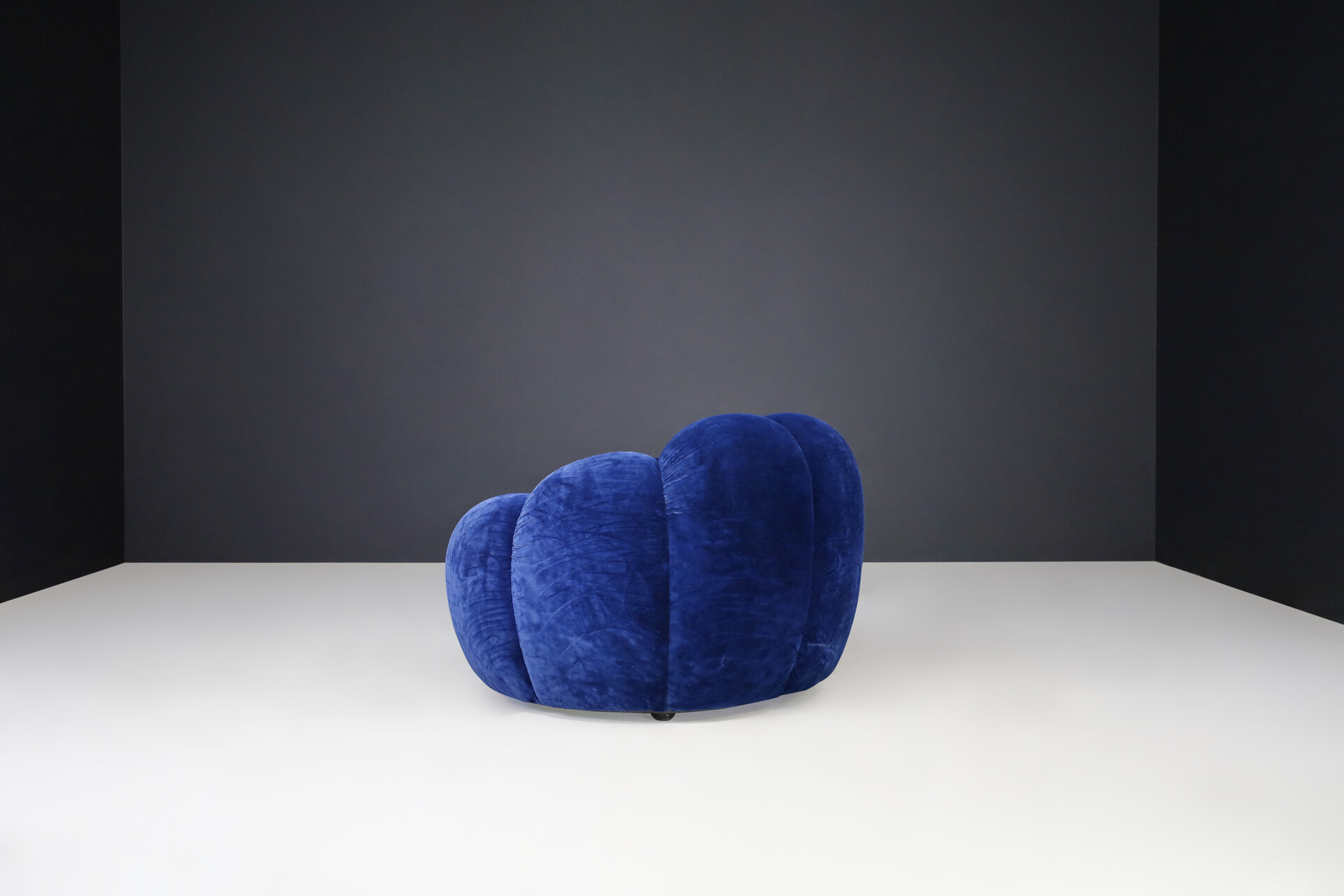 Mid century modern Pumpkin Lounge chair in original Blue Velvet upholstery by CIVEUS, Italy 1970s Late-20th century