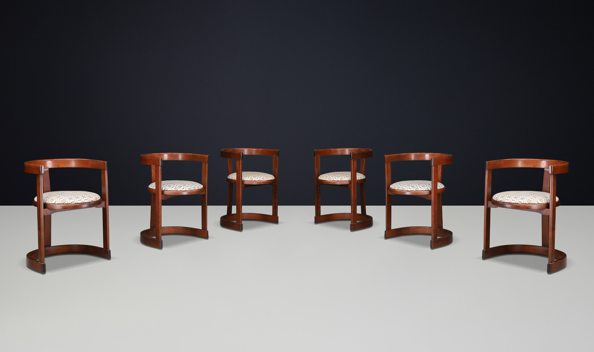 Mid century modern Round-Shaped Dining Room Chairs in Wood and Original Upholstery, Italy, 1960s Mid-20th century