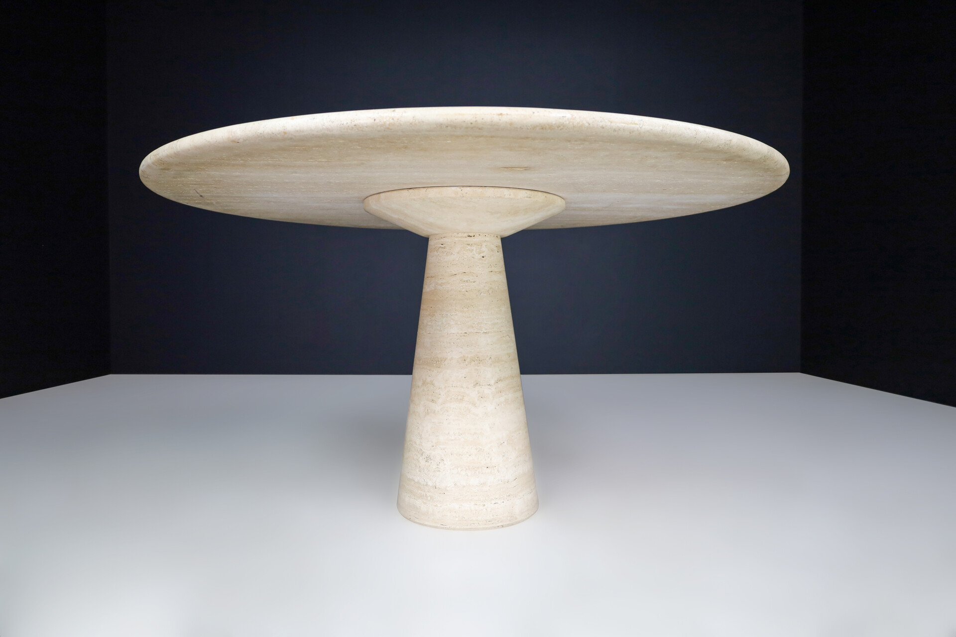 Mid century modern Round Travertine Dining or Centre Table, Italy, 1970s Late-20th century