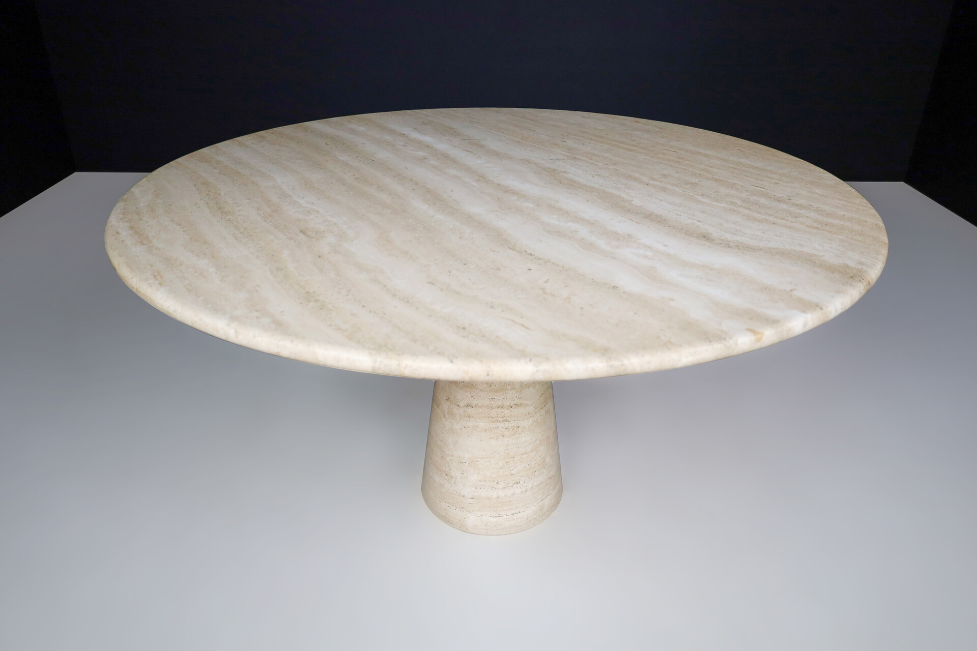 Mid century modern Round Travertine Dining or Centre Table, Italy, 1970s Late-20th century