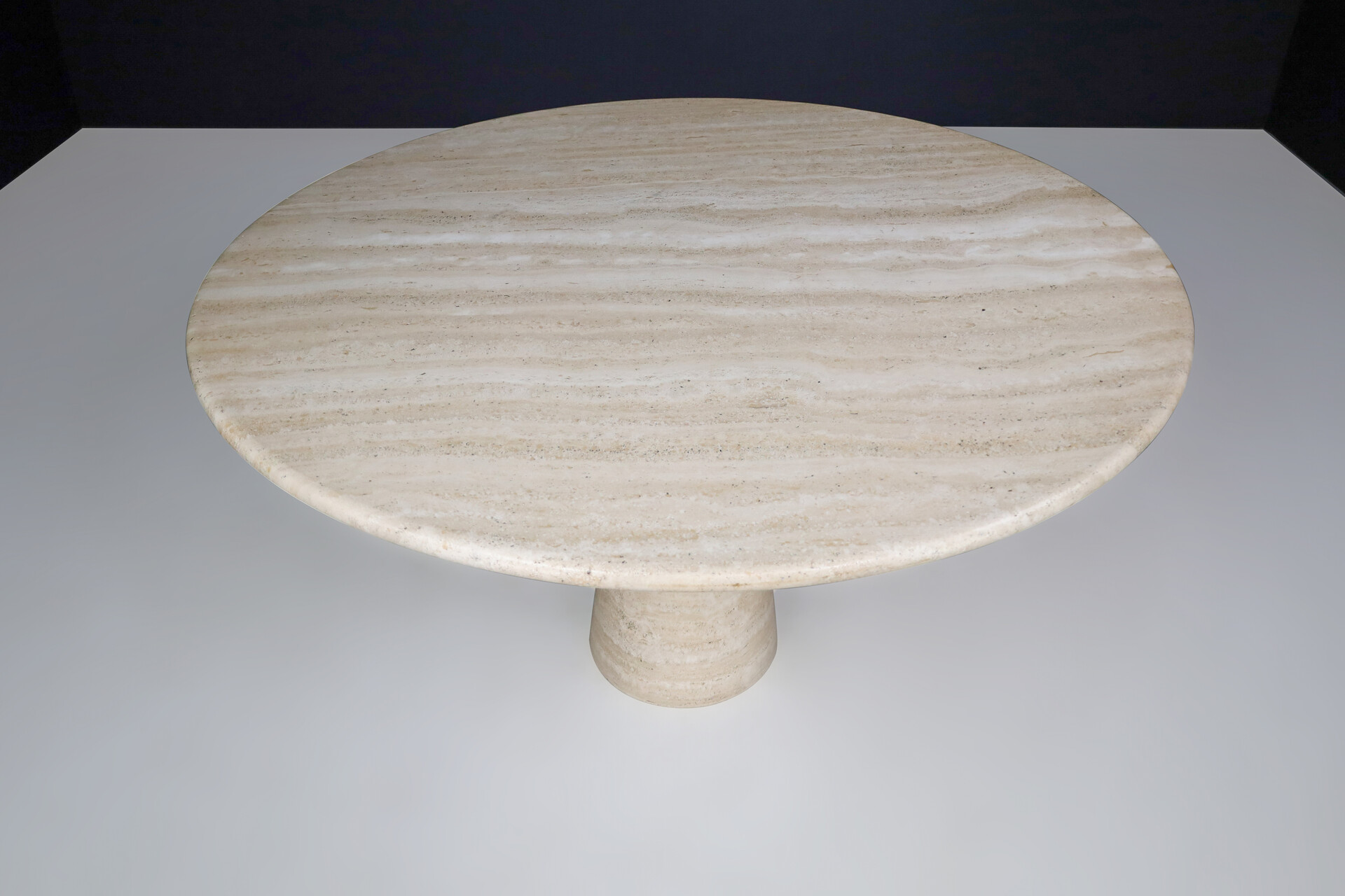 Mid century modern Round Travertine Dining or Centre Table, Italy, 1970s Late-20th century