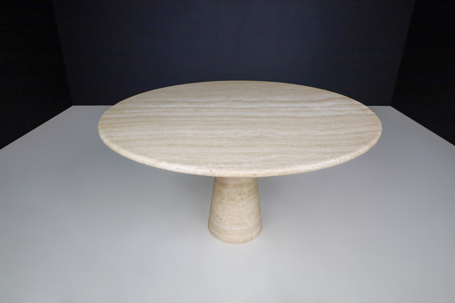 Mid century modern Round Travertine Dining or Centre Table, Italy, 1970s Late-20th century