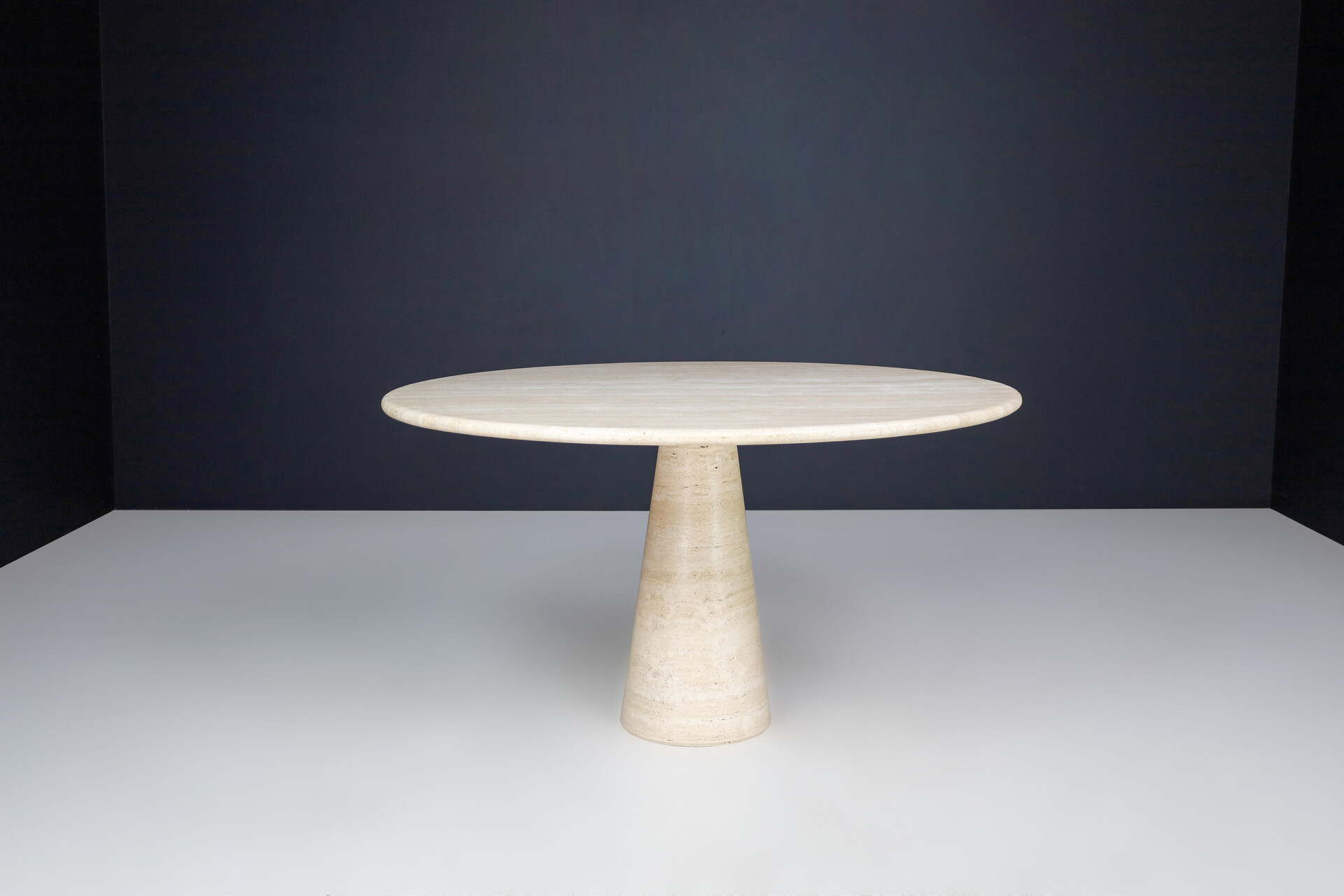 Mid century modern Round Travertine Dining or Centre Table, Italy, 1970s Late-20th century