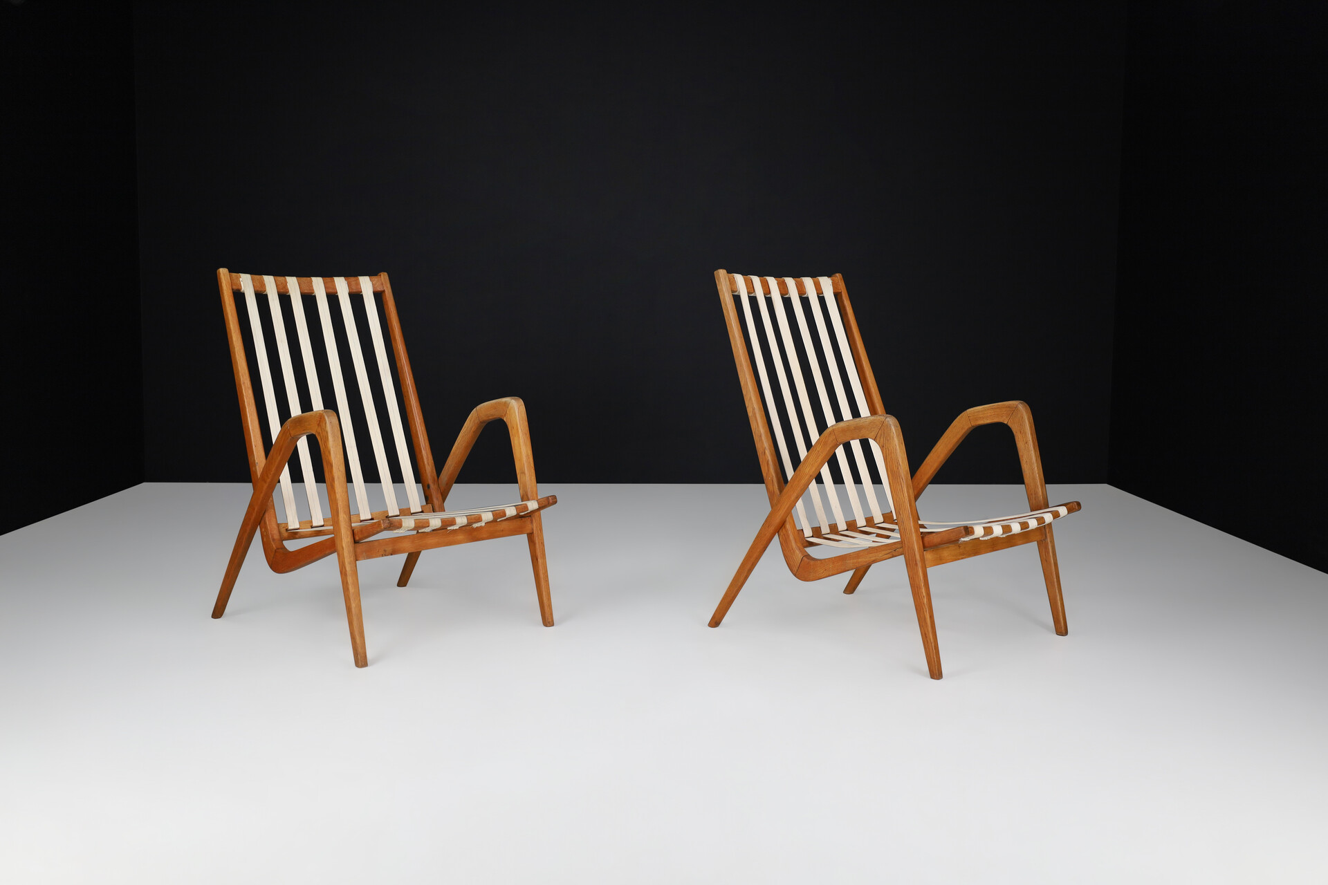 Mid century modern Sculptural Oak high back lounge chairs, Praque 1930s Mid-20th century