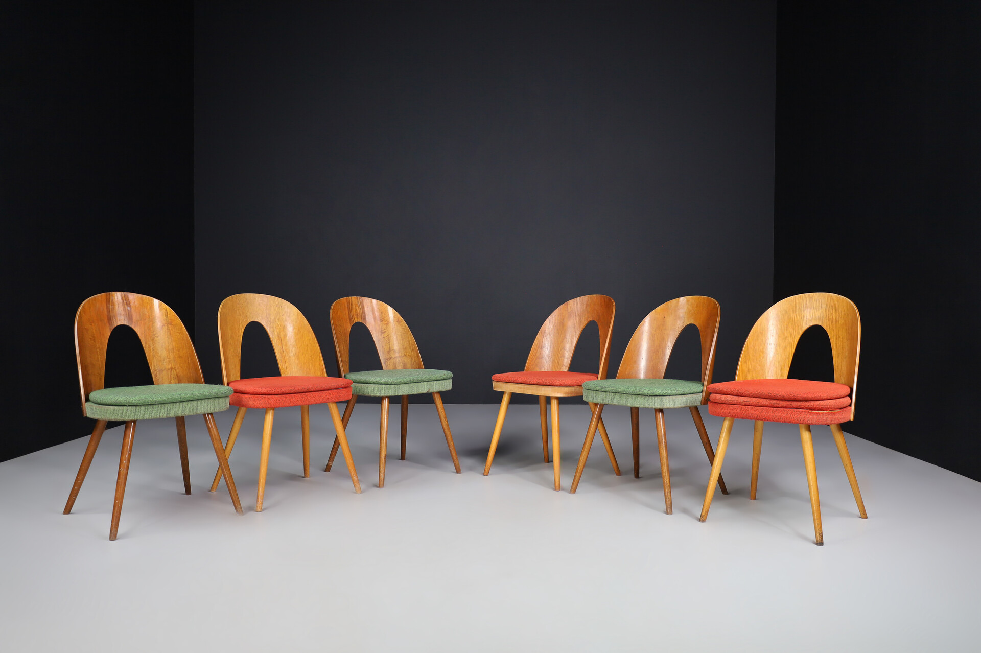 Mid century modern Set of Four Dining Chairs Designed by Antonin Suman, Czech Republic 1960s Mid-20th century