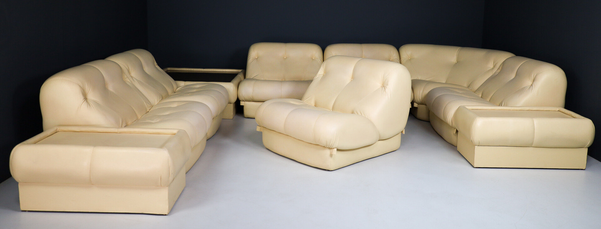 Mid century modern Sofa Landscape in Leather by Rimo Maturi for Mimo Padova´Nuvolone´ Italy 1970's Late-20th century