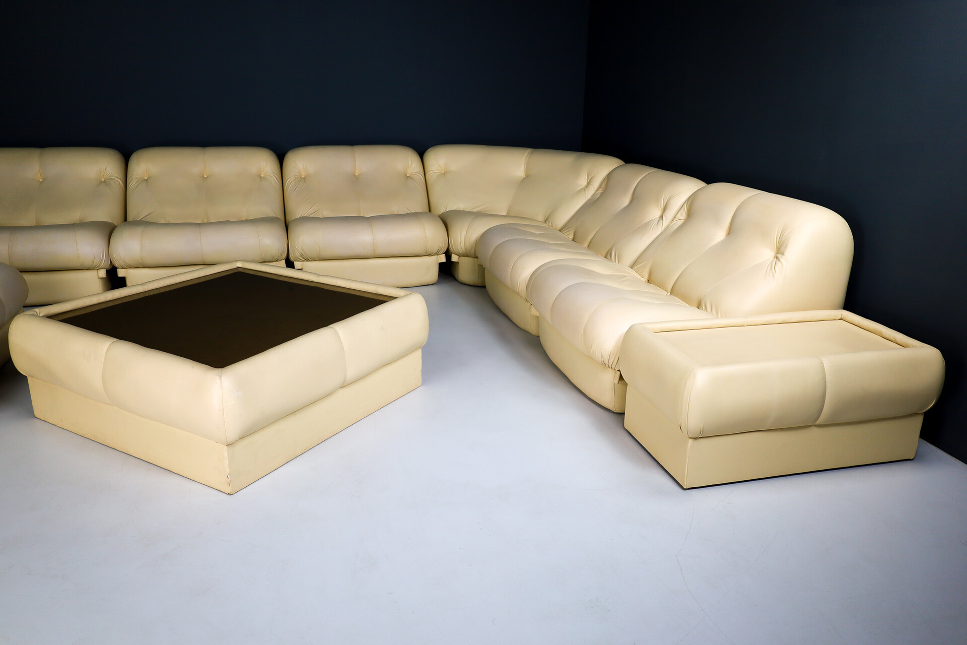 Mid century modern Sofa Landscape in Leather by Rimo Maturi for Mimo Padova´Nuvolone´ Italy 1970's Late-20th century