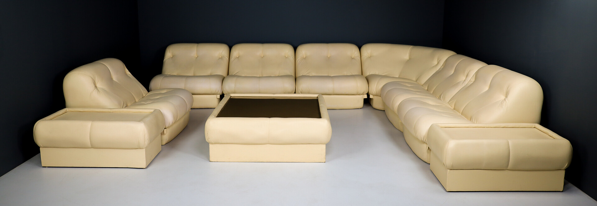 Mid century modern Sofa Landscape in Leather by Rimo Maturi for Mimo Padova´Nuvolone´ Italy 1970's Late-20th century