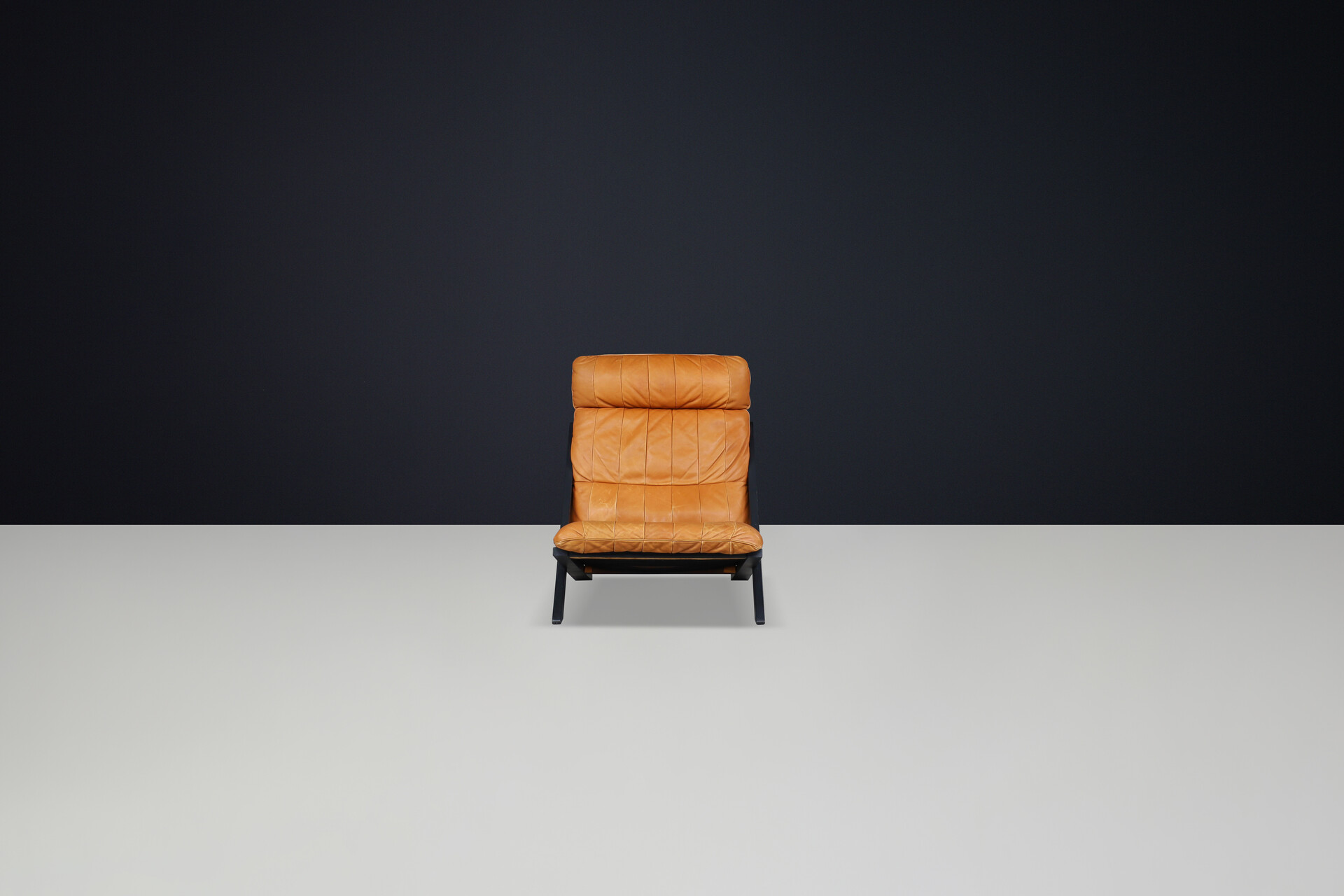 Mid century modern Ueli Berger for De Sede, lounge chair, wood, Cognac leather, Switzerland, 1970s. Late-20th century