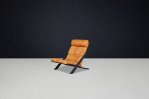 Mid century modern Ueli Berger for De Sede, lounge chair, wood, Cognac leather, Switzerland, 1970s. Late-20th century