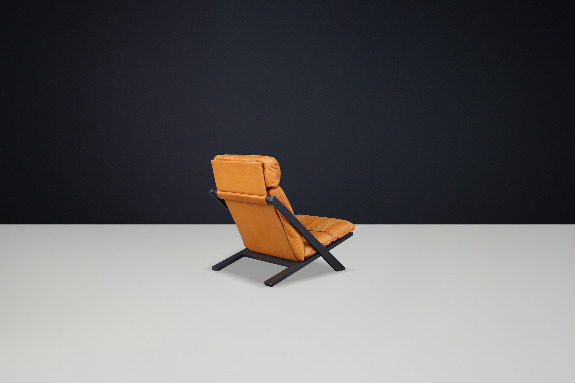 Mid century modern Ueli Berger for De Sede, lounge chair, wood, Cognac leather, Switzerland, 1970s. Late-20th century