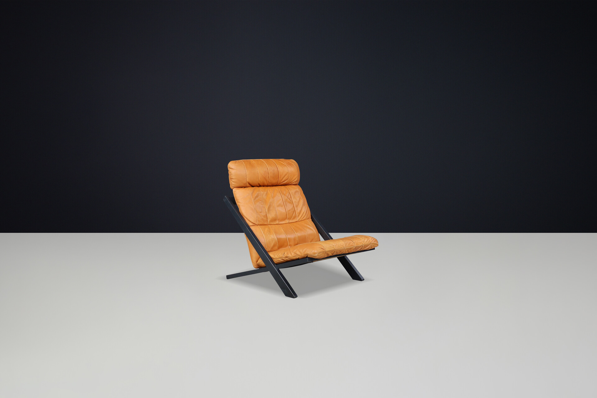 Mid century modern Ueli Berger for De Sede, lounge chair, wood, Cognac leather, Switzerland, 1970s. Late-20th century