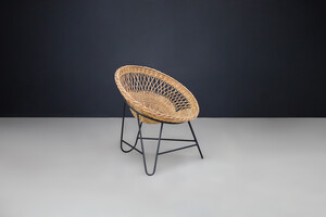 Mid century modern Wicker and black frame Lounge basket chair, France 1950s Mid-20th century