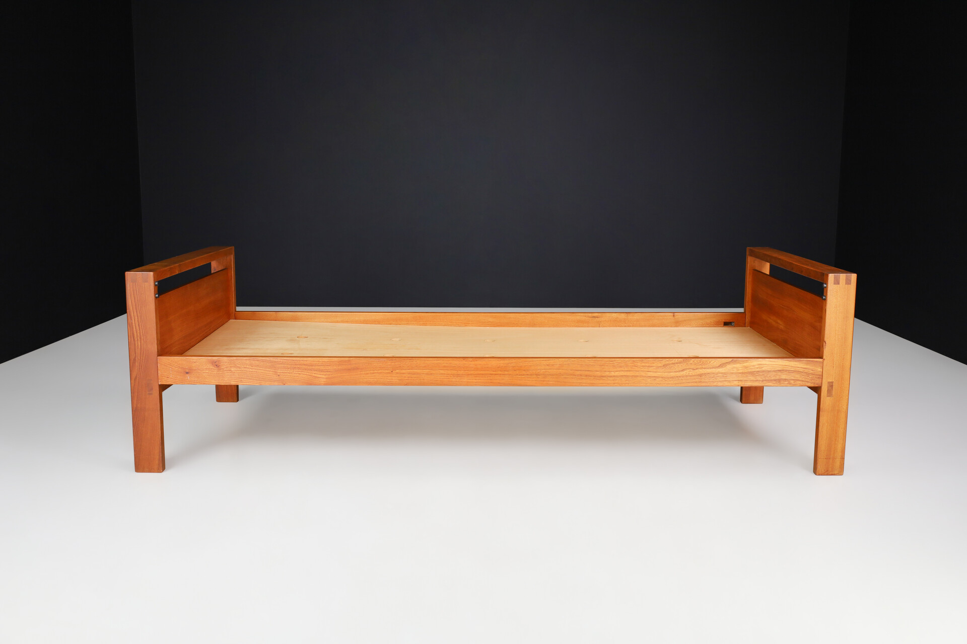 Mid-Century Pierre Chapo LO6A Bed, Daybed in solid Elm Wood, France 1960s Mid-20th century