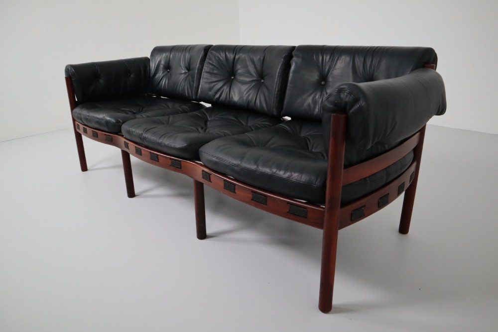 Sofas - Items by category - European ANTIQUES & DECORATIVE