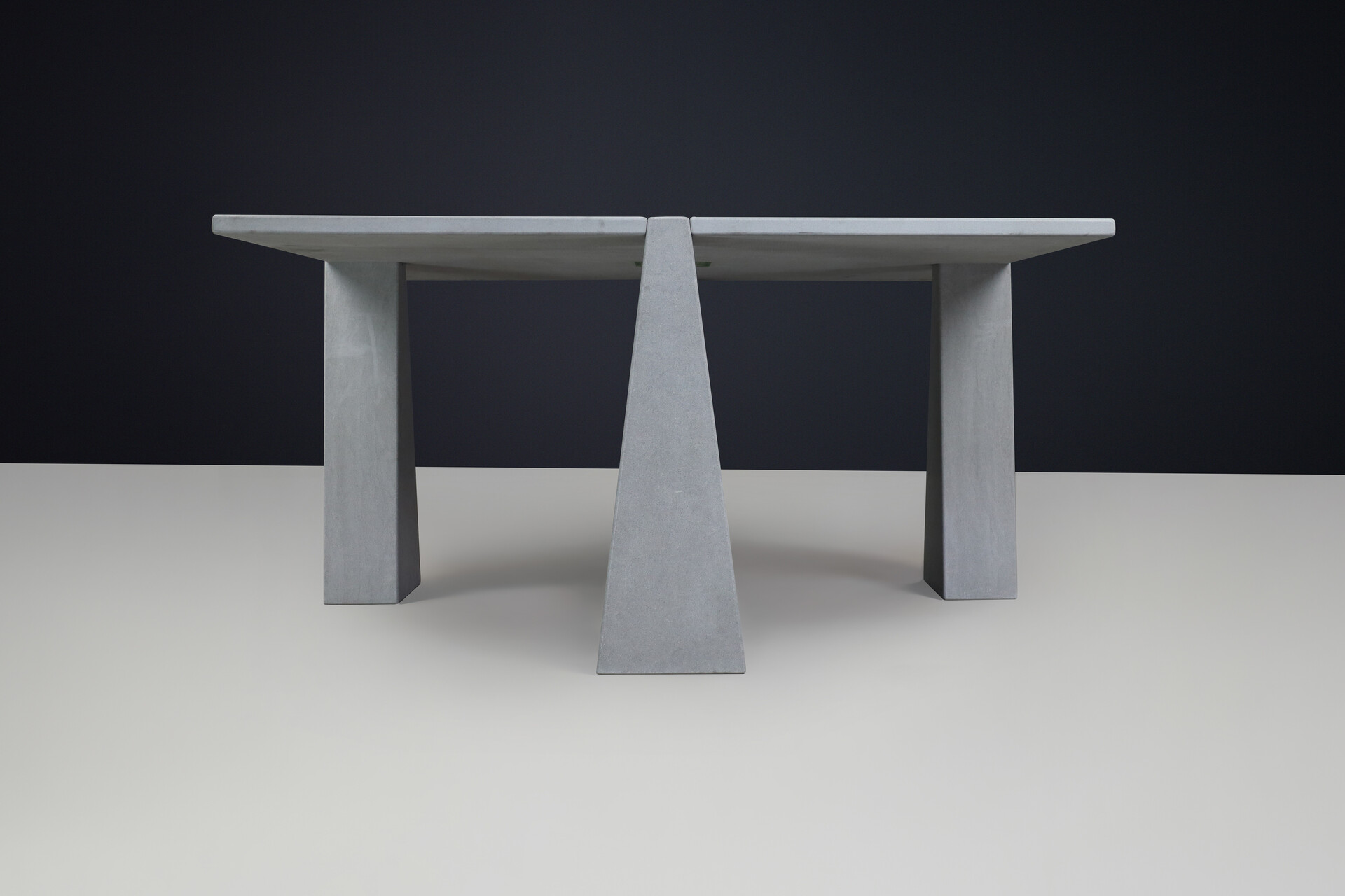 Modern Pietra Serena' Inca' Dining Room- Centre Table by Angelo Mangiarotti for Skipper, Italy 1978 Late-20th century