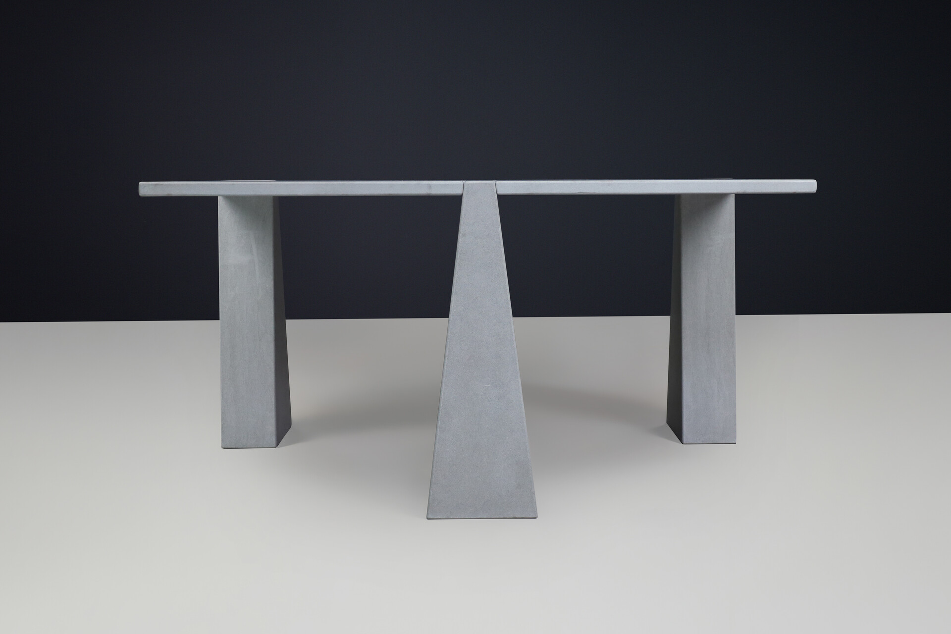 Modern Pietra Serena' Inca' Dining Room- Centre Table by Angelo Mangiarotti for Skipper, Italy 1978 Late-20th century