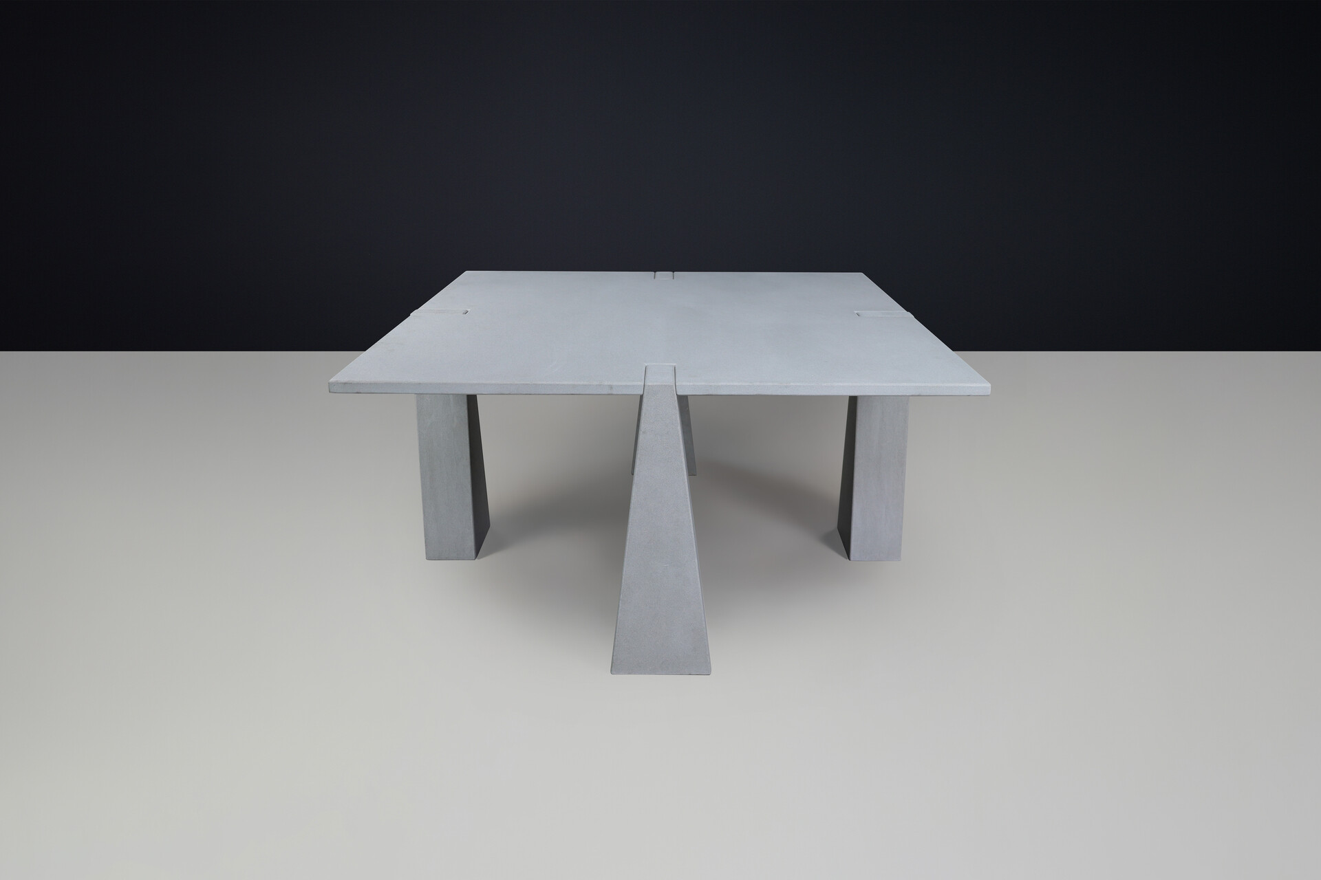 Modern Pietra Serena' Inca' Dining Room- Centre Table by Angelo Mangiarotti for Skipper, Italy 1978 Late-20th century