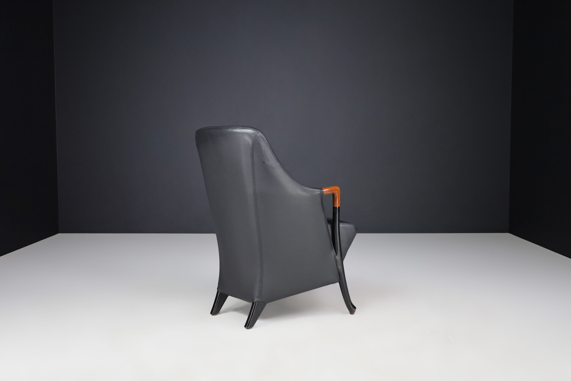 Modern Progetti Arm chair By Umberto Asnago For Giorgetti In Black leather Italy 1980s Late-20th century