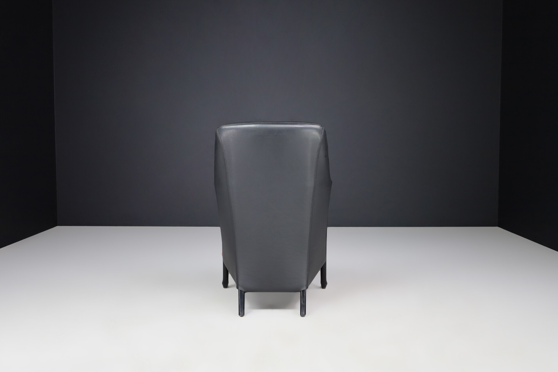 Modern Progetti Arm chair By Umberto Asnago For Giorgetti In Black leather Italy 1980s Late-20th century