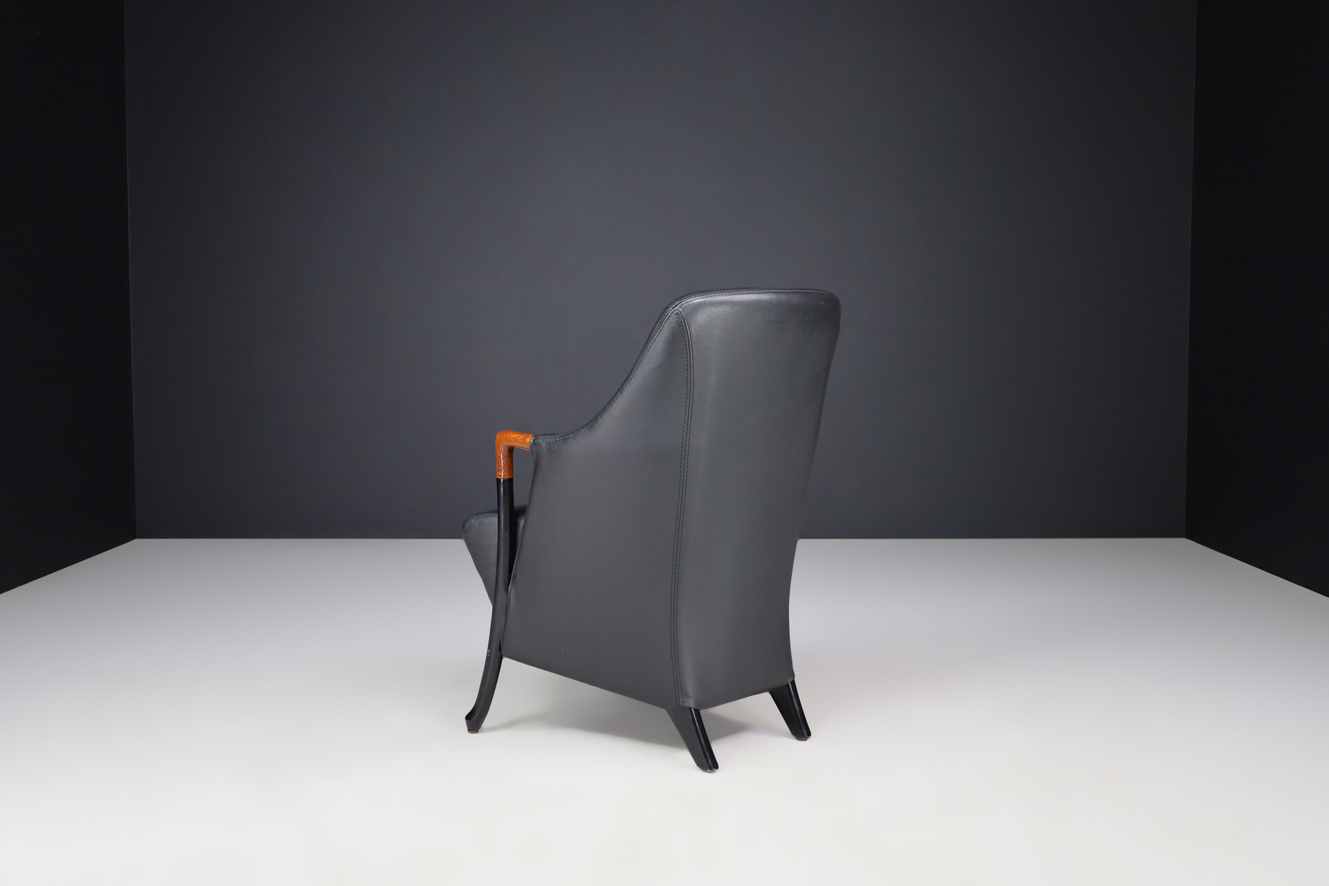 Modern Progetti Arm chair By Umberto Asnago For Giorgetti In Black leather Italy 1980s Late-20th century