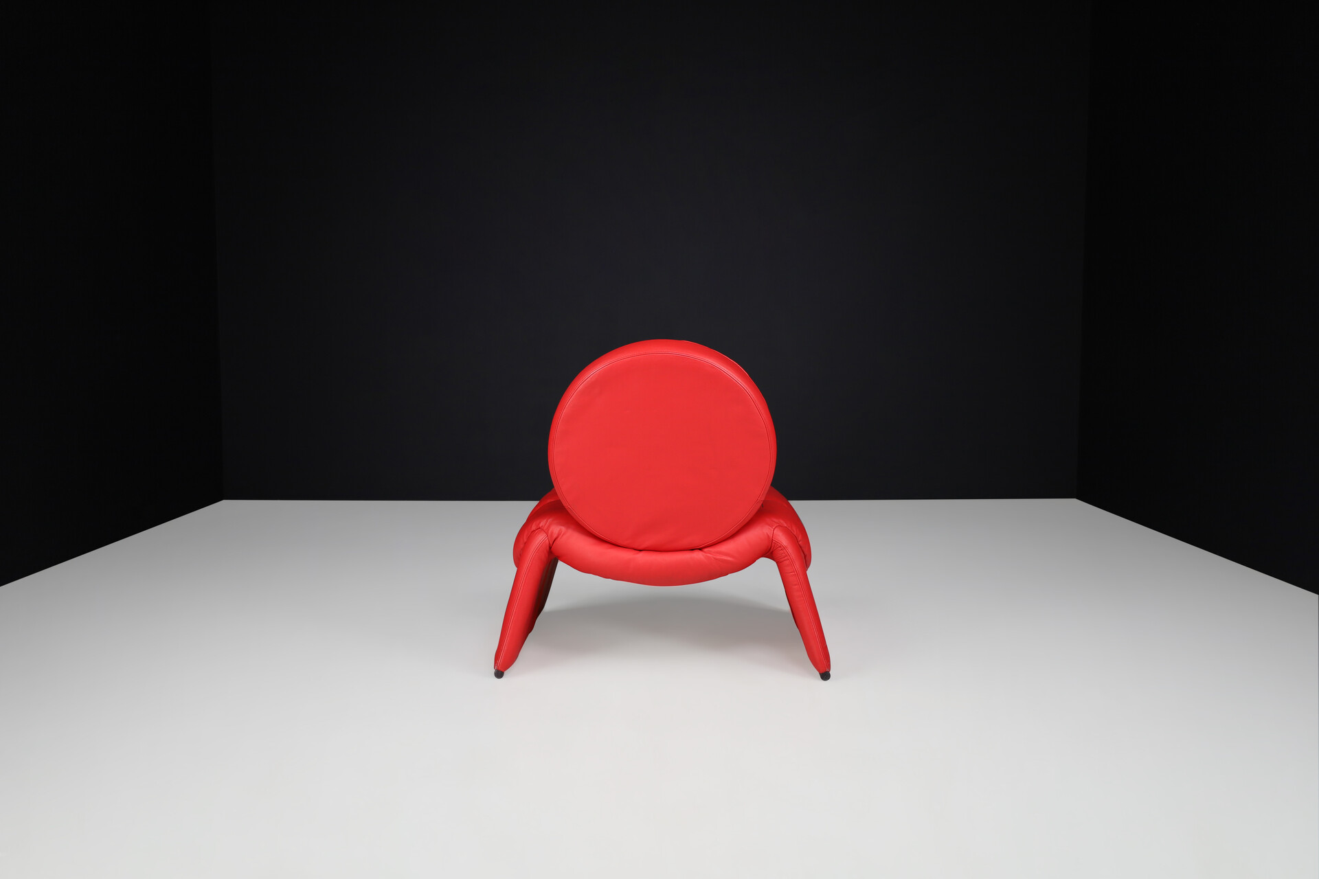 Post modern 'Calypso C35' Chair in red leather by Vittorio Introini, Italy 1980s, Late-20th century