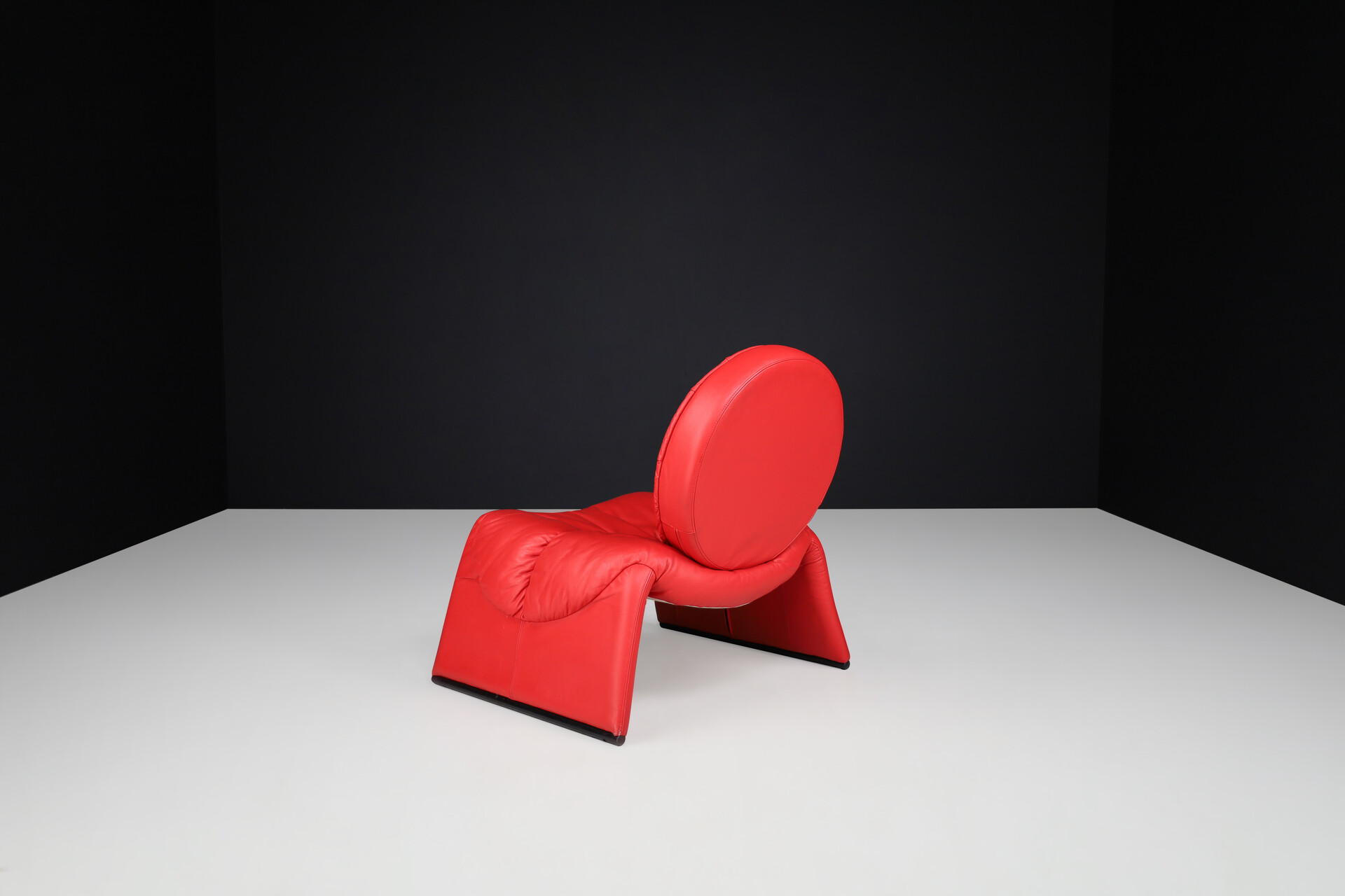 Post modern 'Calypso C35' Chair in red leather by Vittorio Introini, Italy 1980s, Late-20th century