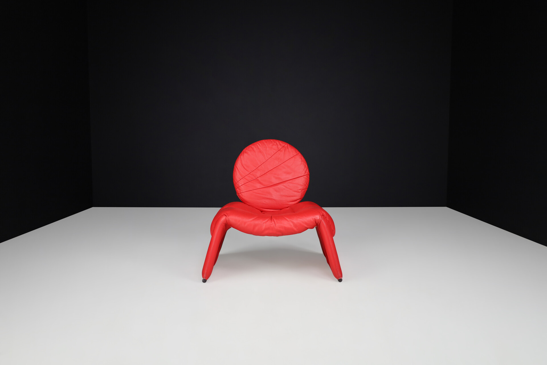 Post modern 'Calypso C35' Chair in red leather by Vittorio Introini, Italy 1980s, Late-20th century