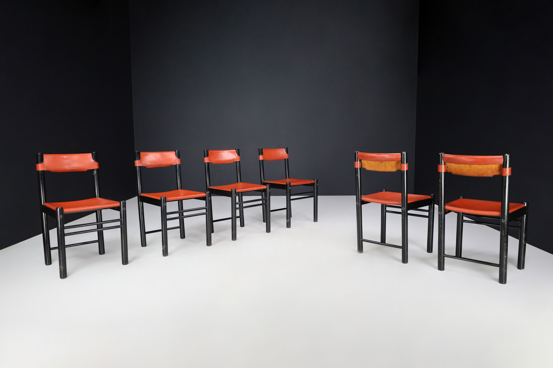 Post modern Ibisco Sedie Set of Six Dining Room Chairs with Patinated Cognac Leather, Italy Late-20th century