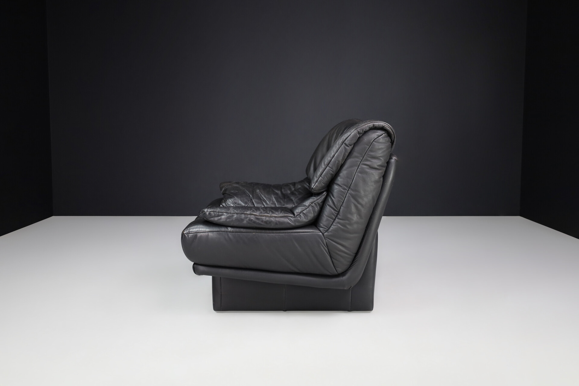 Nicoletti leather online chair