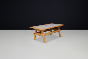 Scandinavian modern Oak tiled top coffee table in Henning Kjaernulf style, Denmark 1950s Mid-20th century