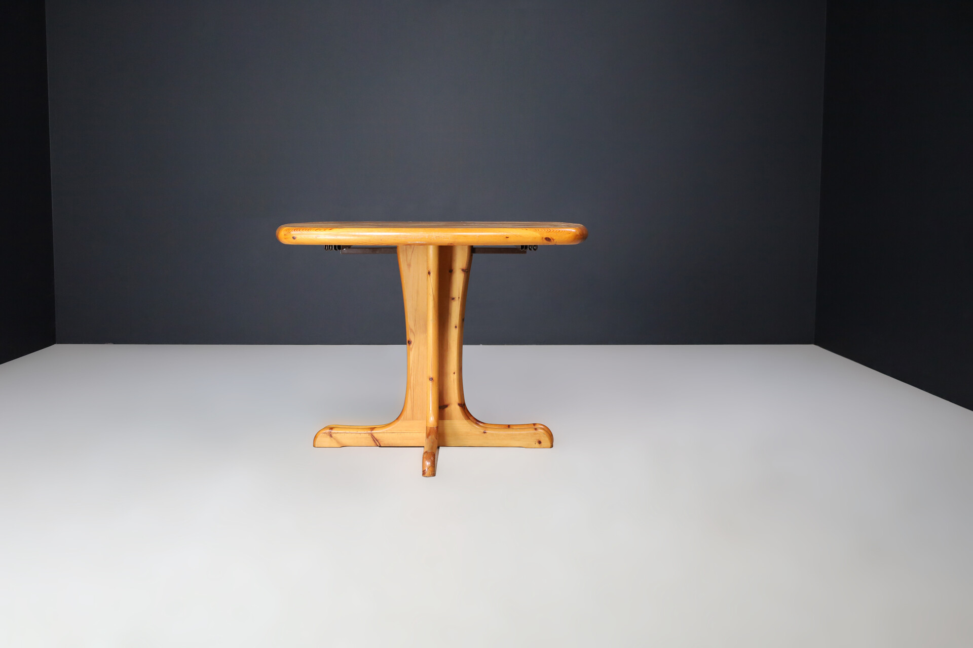 Scandinavian modern Pine extendable dining room table, Denmark 1970s Late-20th century