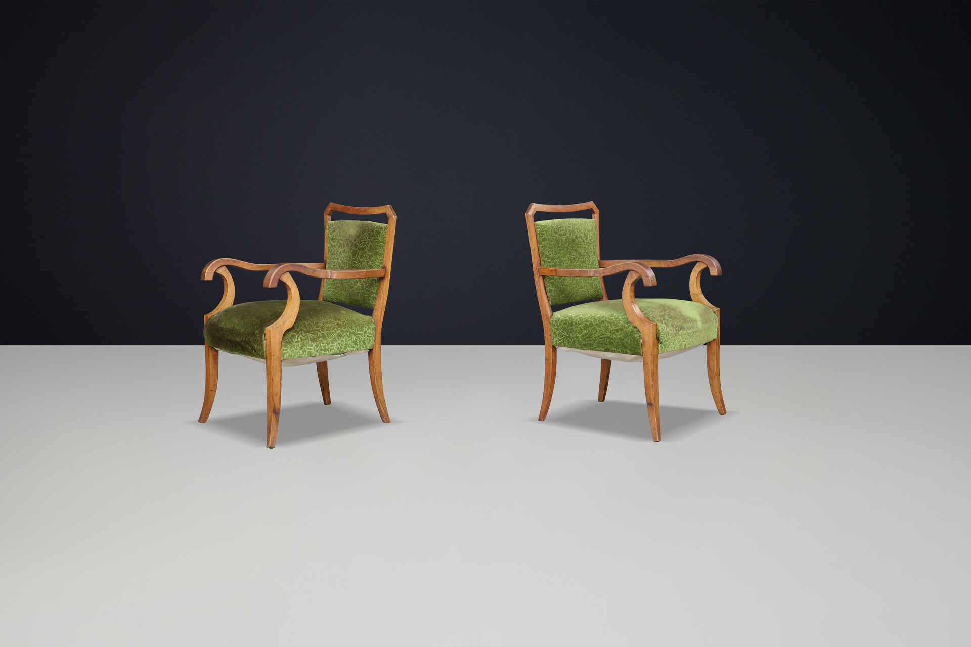 Sculptural armchairs in Walnut and original upholstery, Italy 1930s Mid-20th century