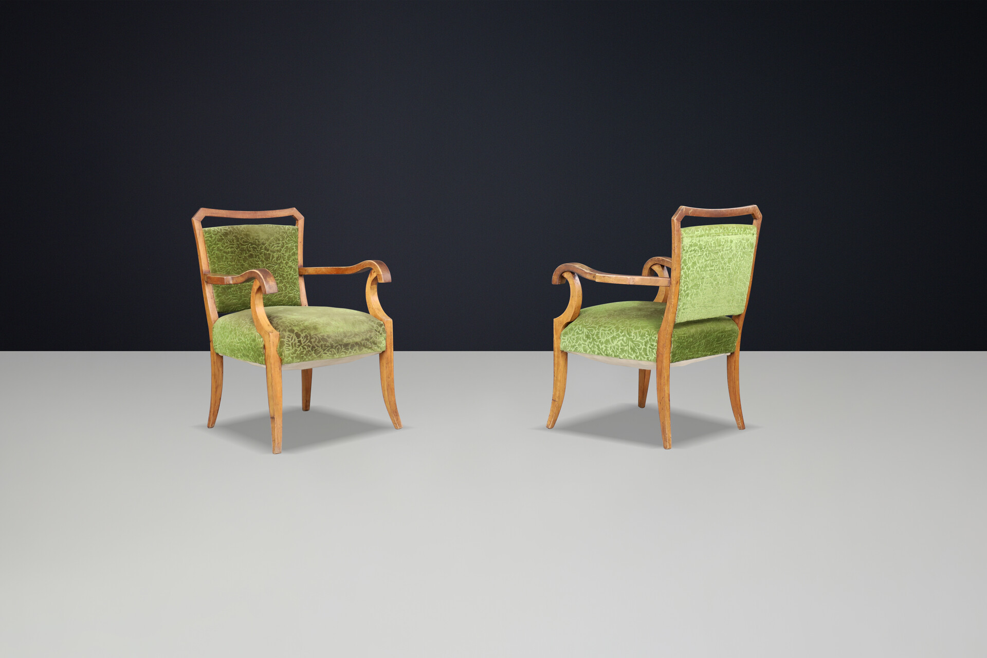 Sculptural armchairs in Walnut and original upholstery, Italy 1930s Mid-20th century