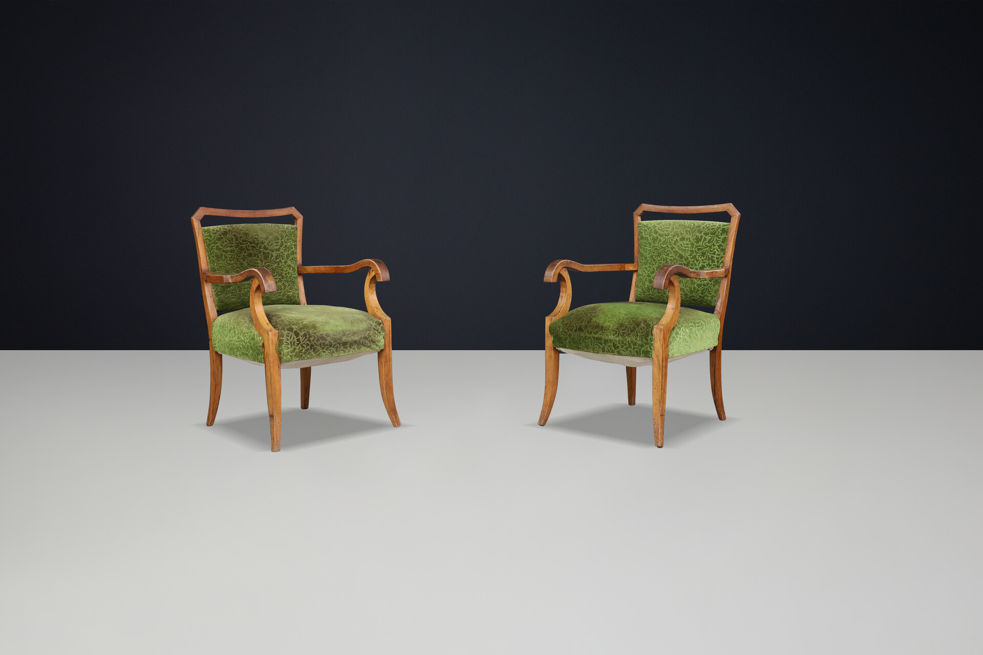 Sculptural armchairs in Walnut and original upholstery, Italy 1930s Mid-20th century